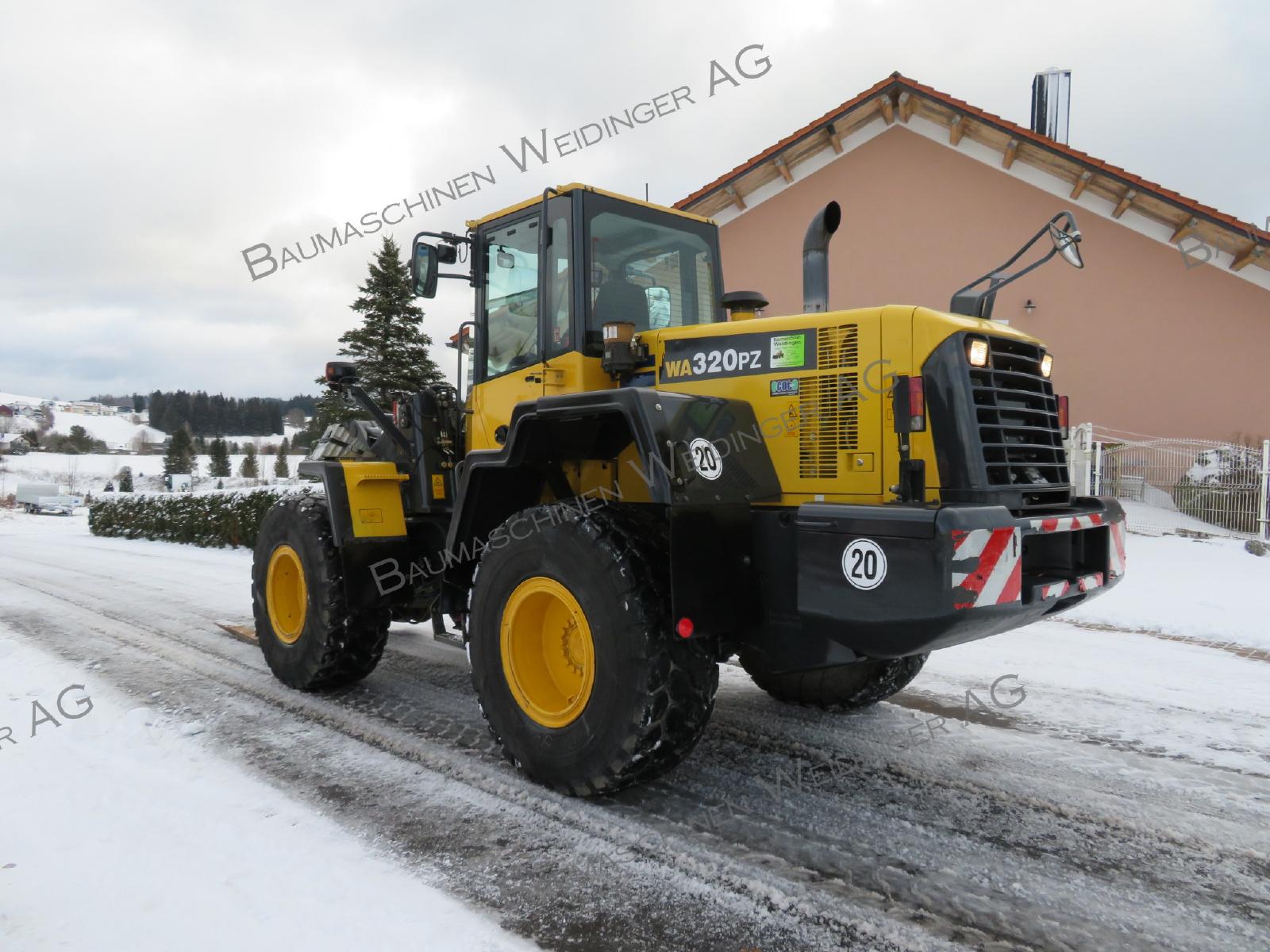 KOMATSU WA320PZ-6 front loader