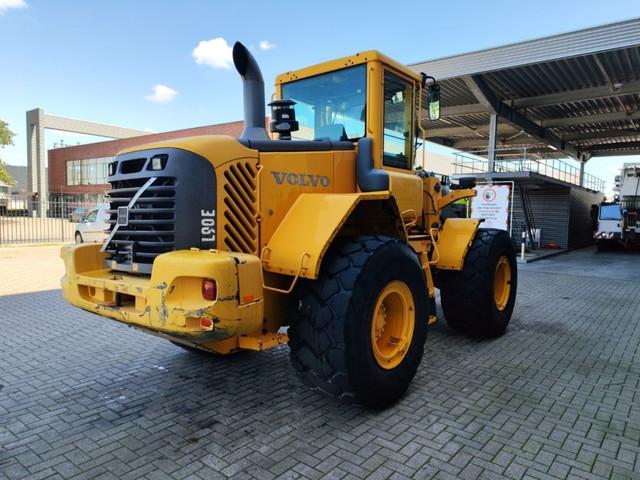 VOLVO L 90 E front loader