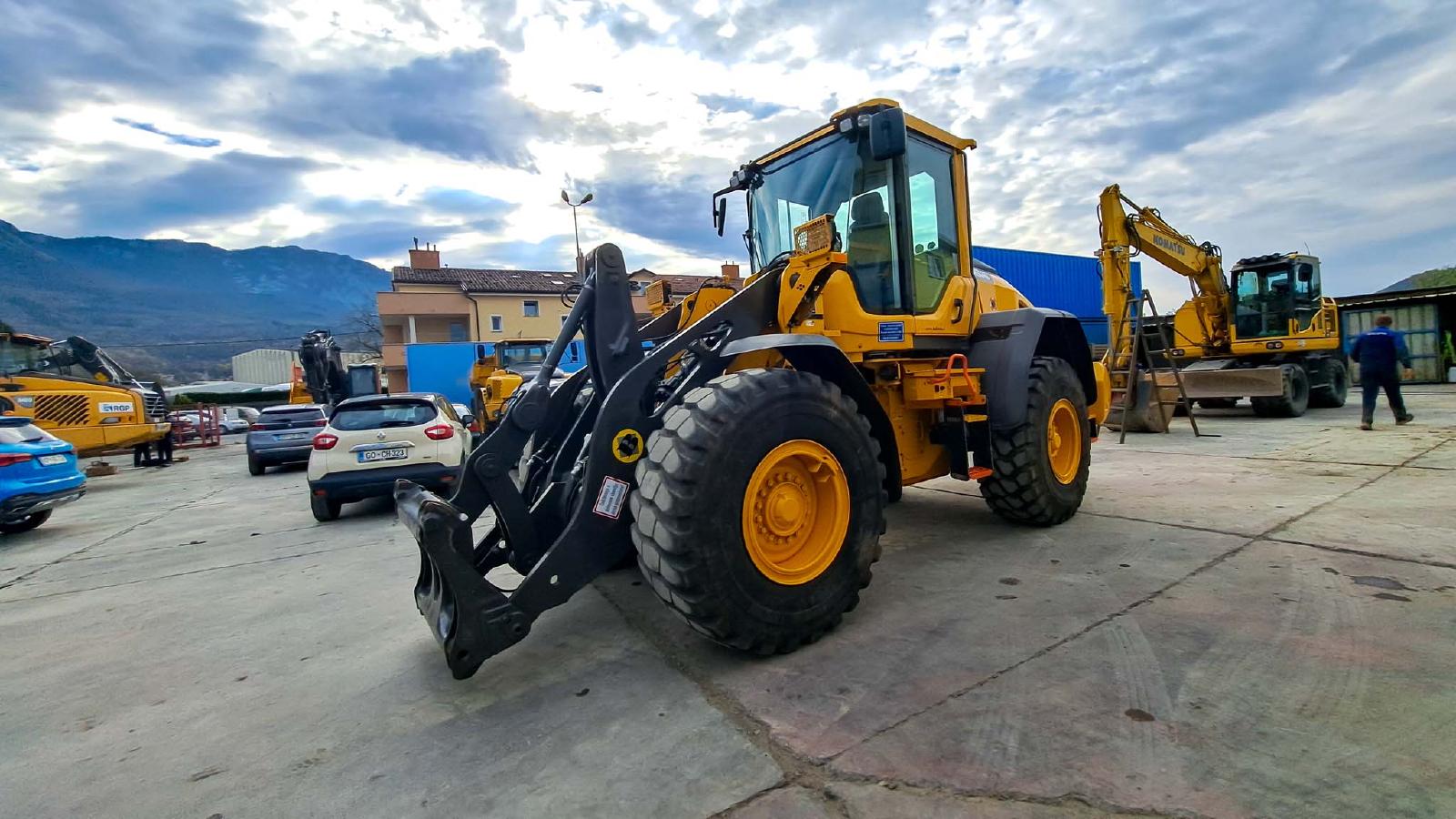 VOLVO L90H front loader