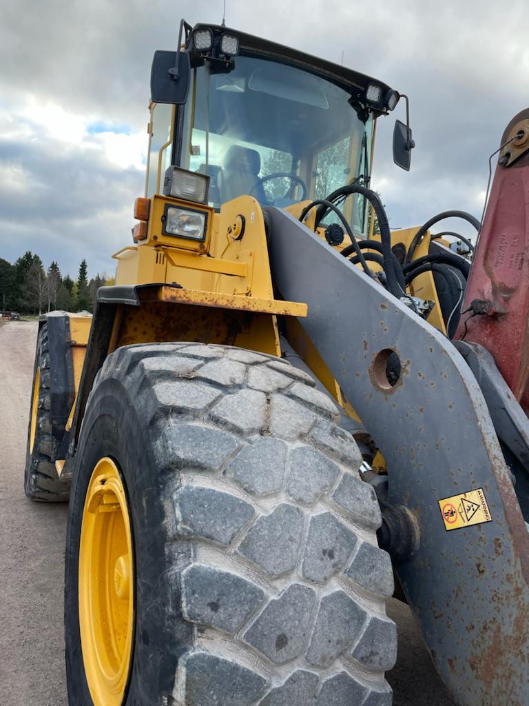 VOLVO L120C front loader