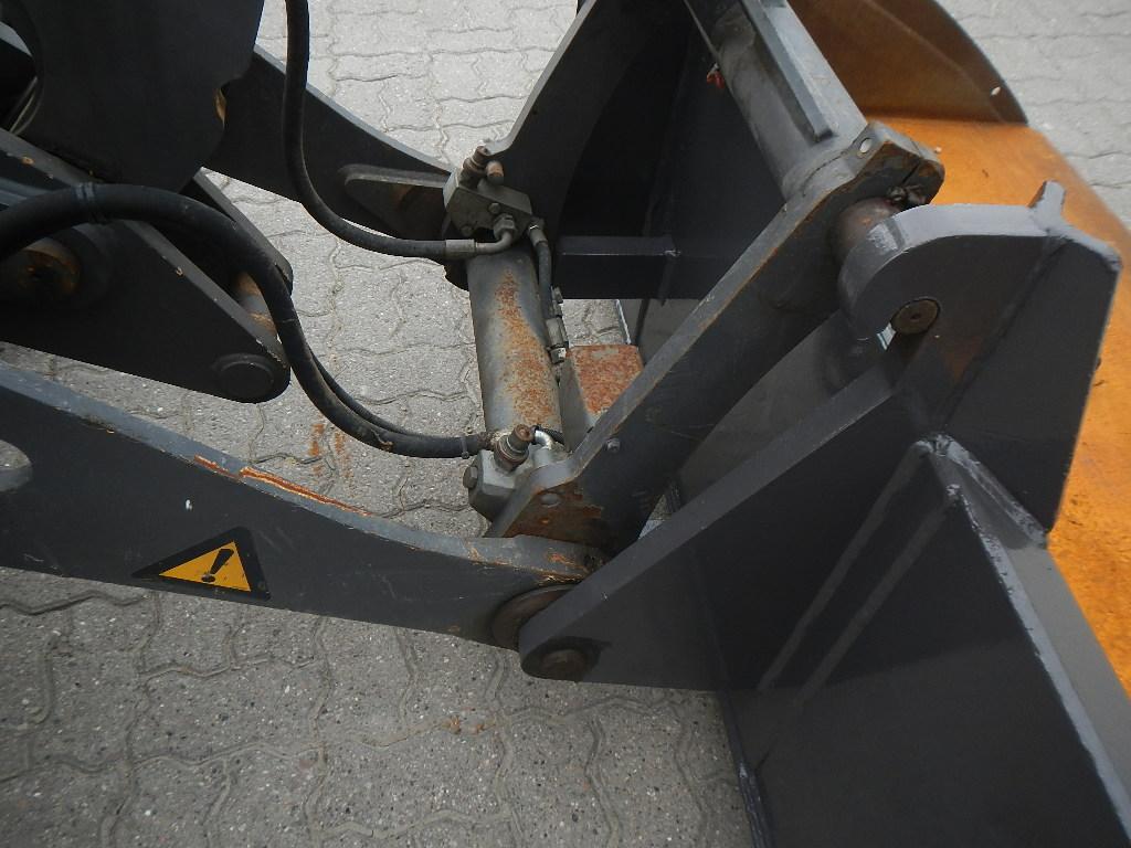 VOLVO L25F front loader