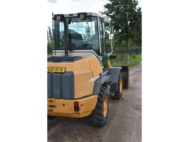 LIEBHERR L 506 Compact front loader