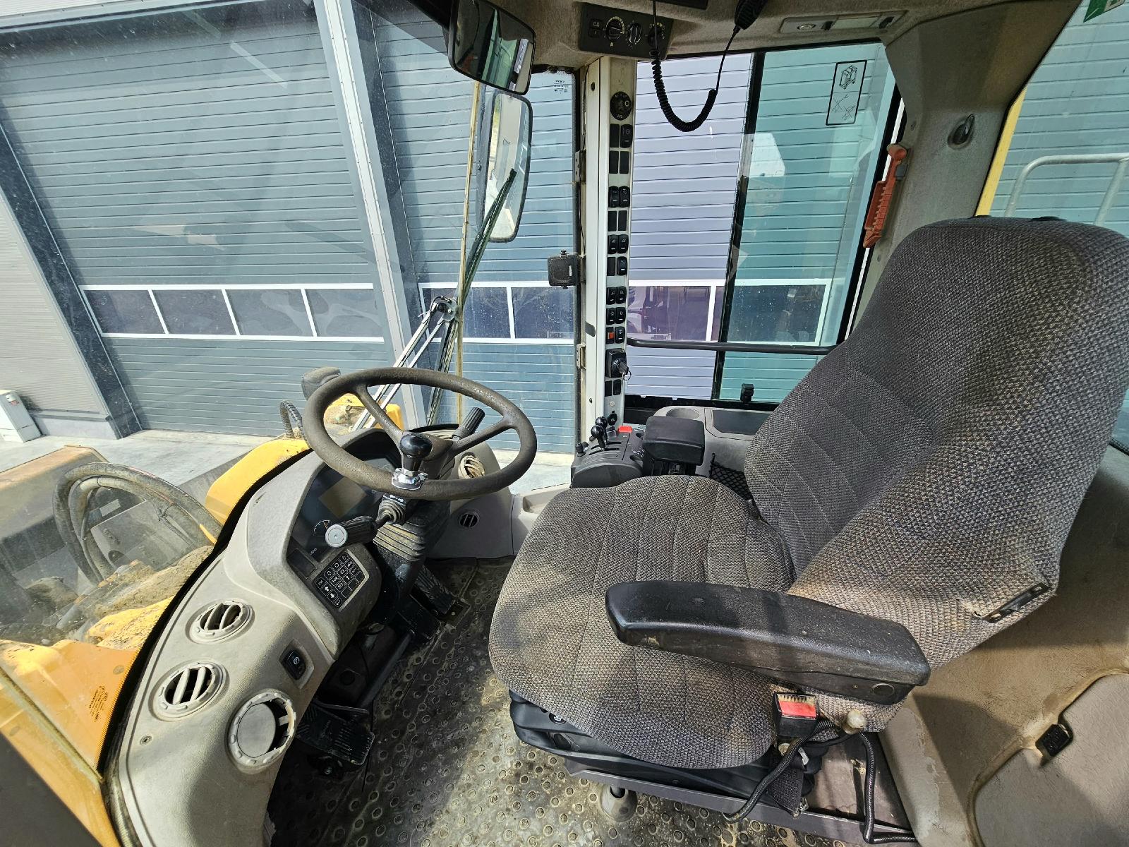 VOLVO L180F front loader