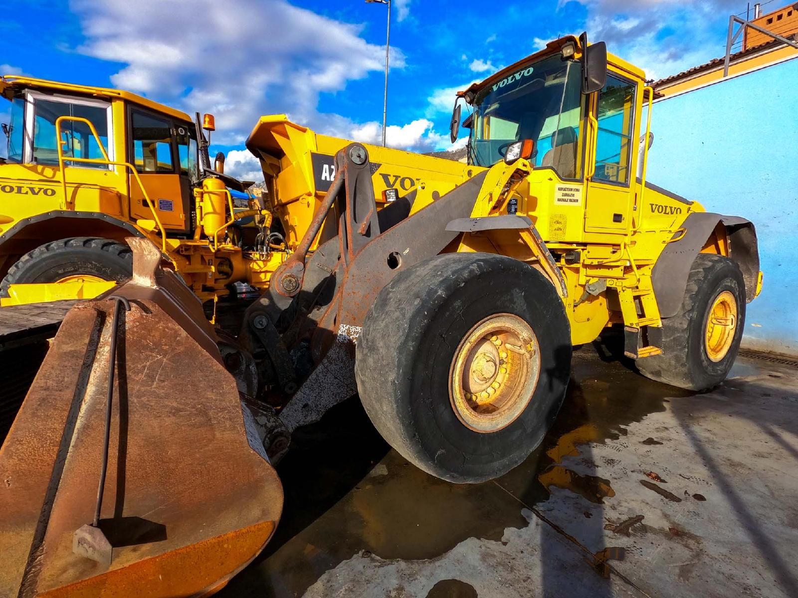 VOLVO L110E front loader