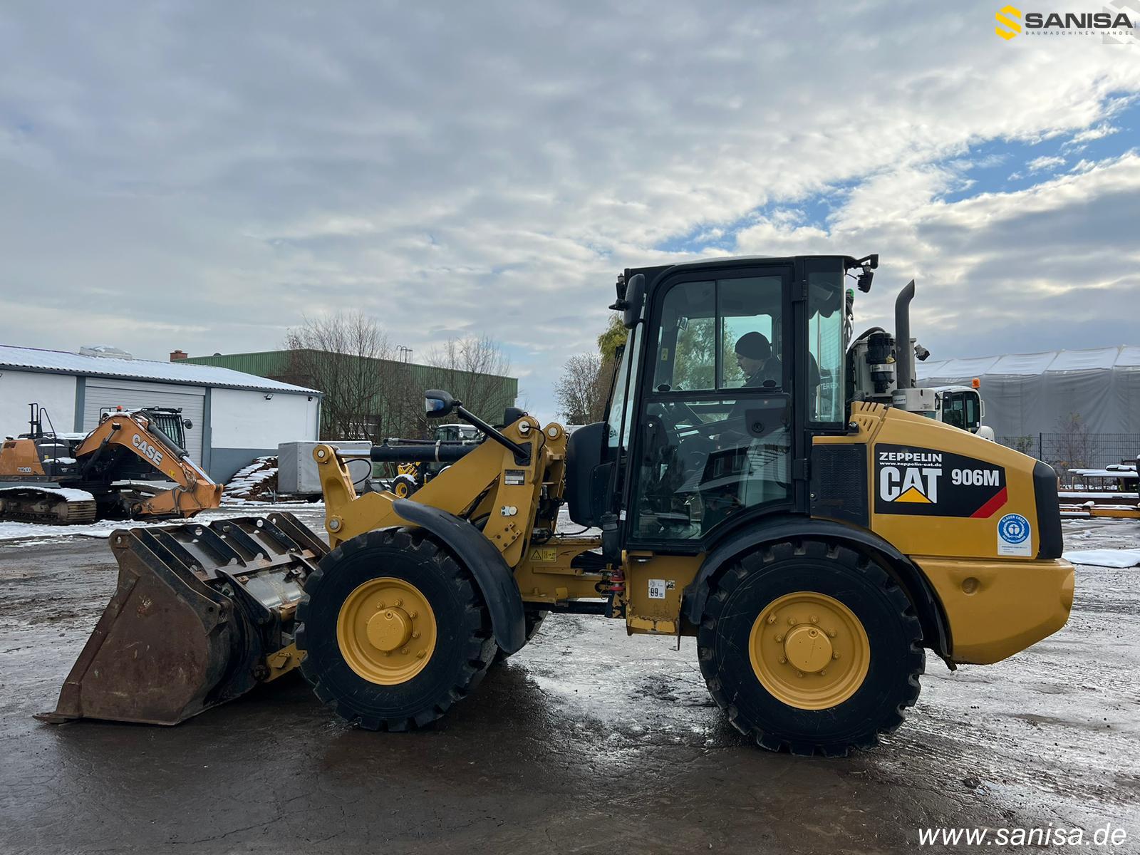 CATERPILLAR 906M front loader