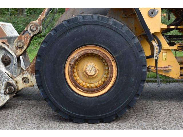 VOLVO L180F front loader