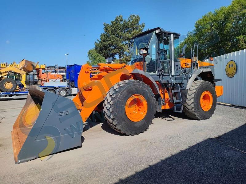 HITACHI ZW 220 front loader