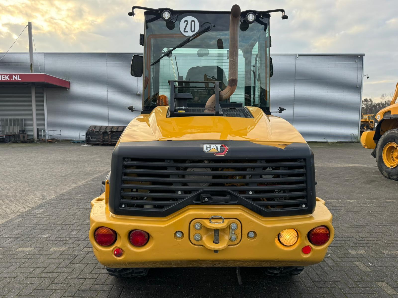 CATERPILLAR 908M front loader