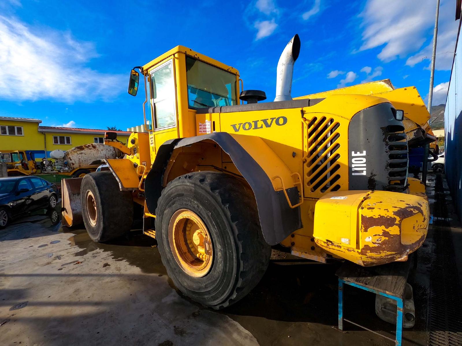 VOLVO L110E front loader