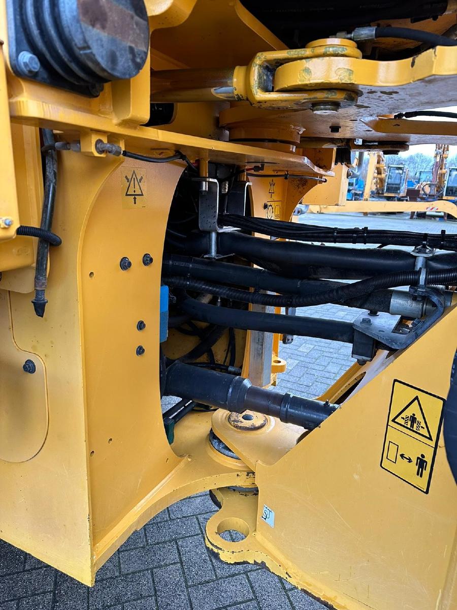 VOLVO L120G front loader