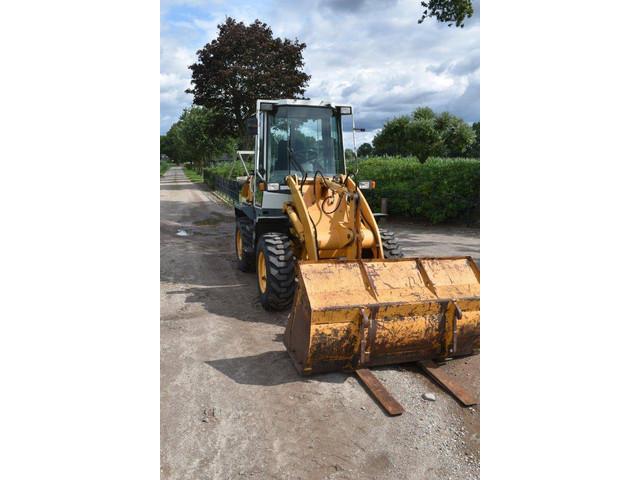 LIEBHERR L 506 Compact front loader