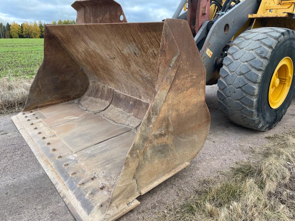 VOLVO L120C front loader