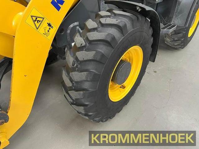 KOMATSU WA70M-8E0 front loader