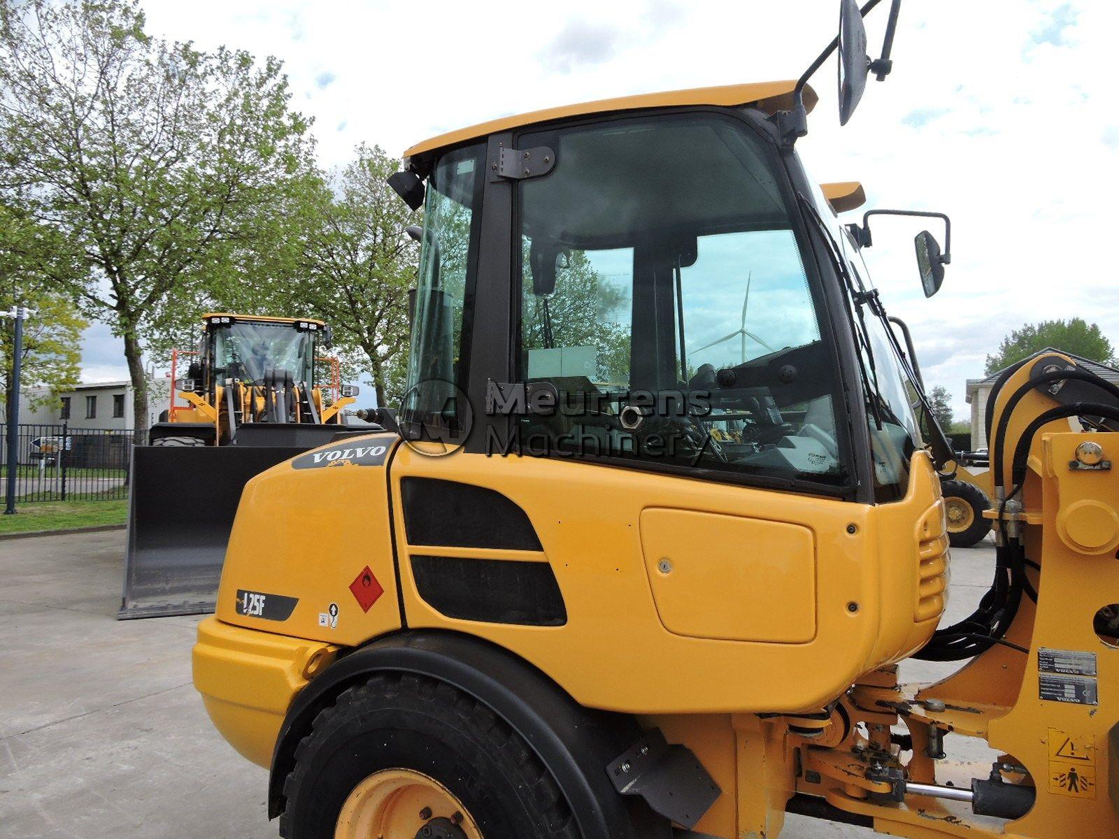 VOLVO L25F front loader