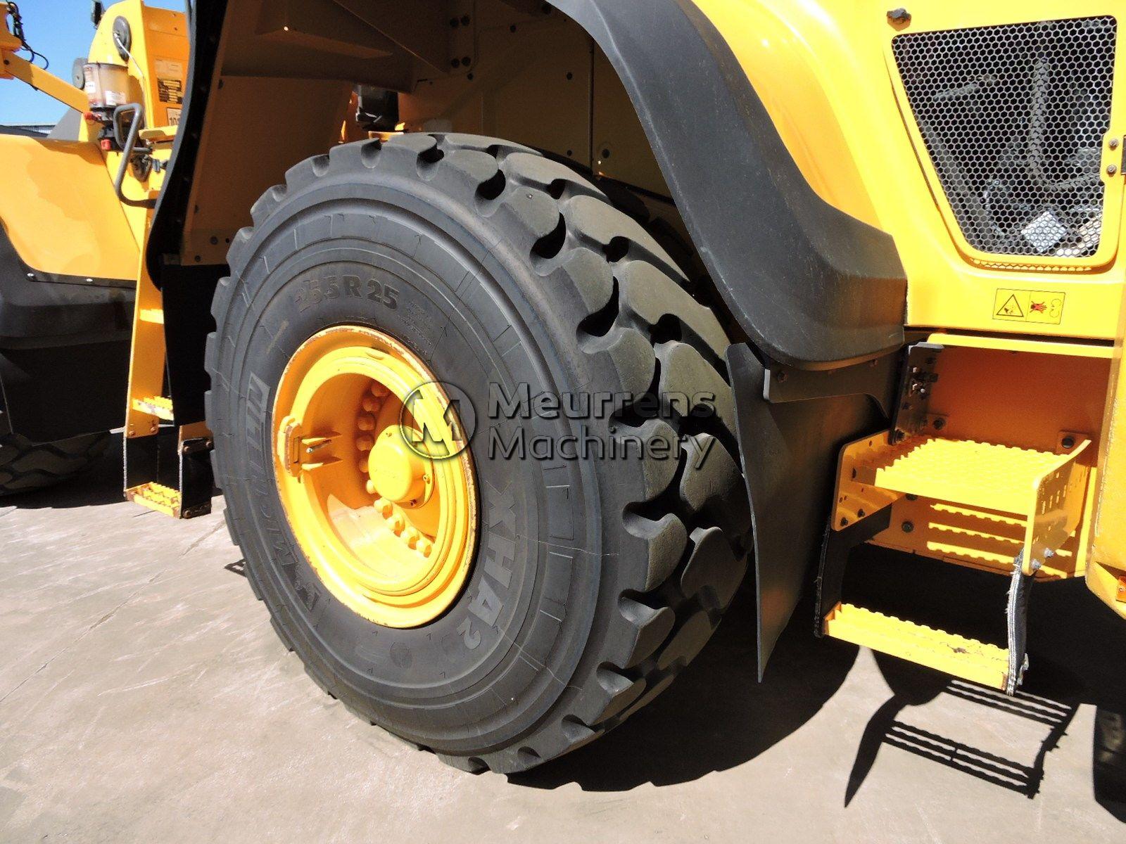 VOLVO L180G front loader