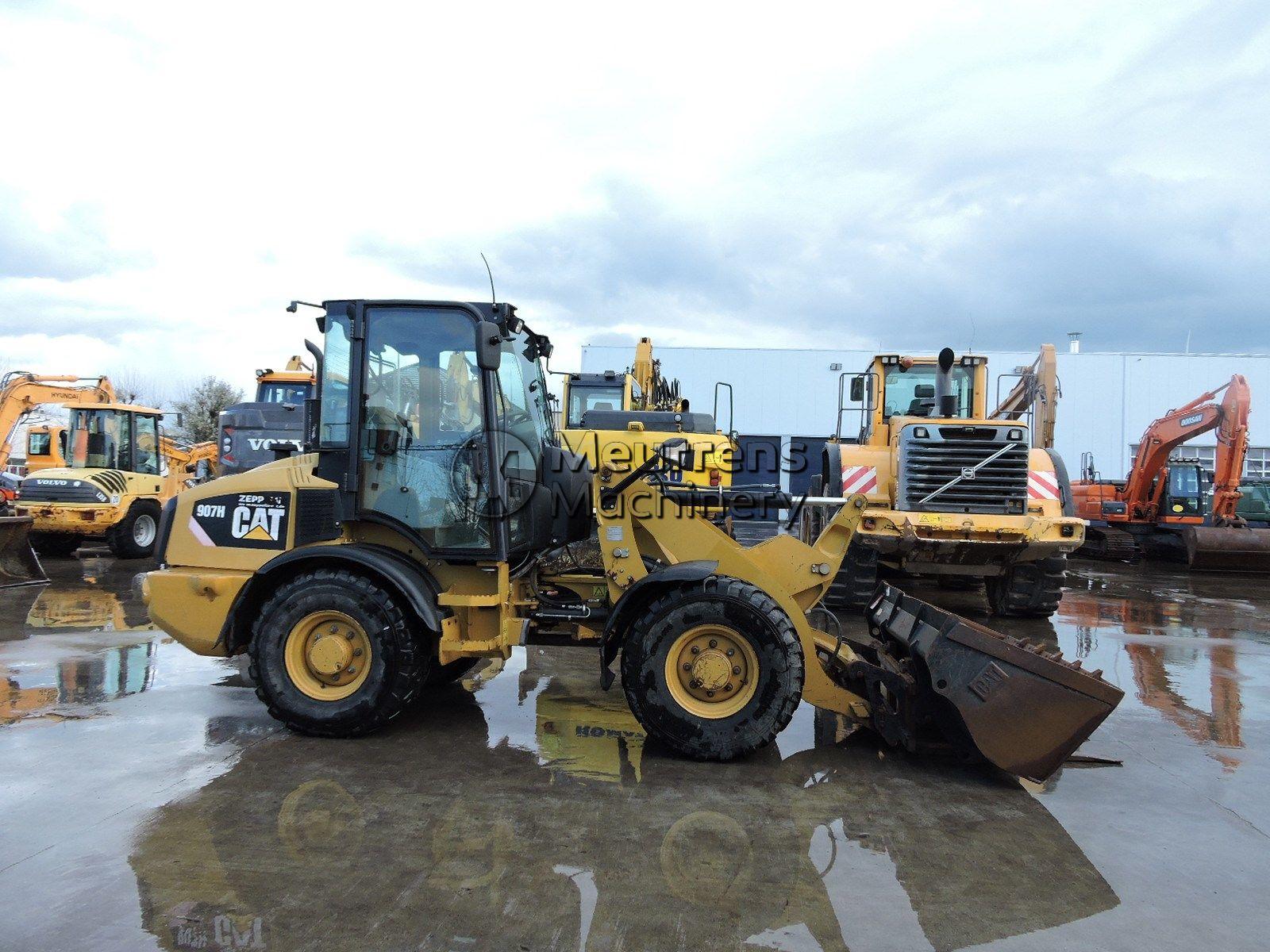 CATERPILLAR 907H front loader