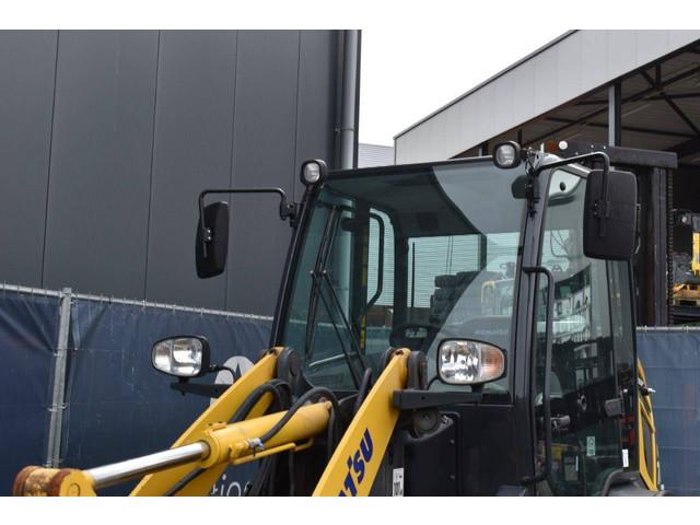 KOMATSU WA70M-8E0 front loader