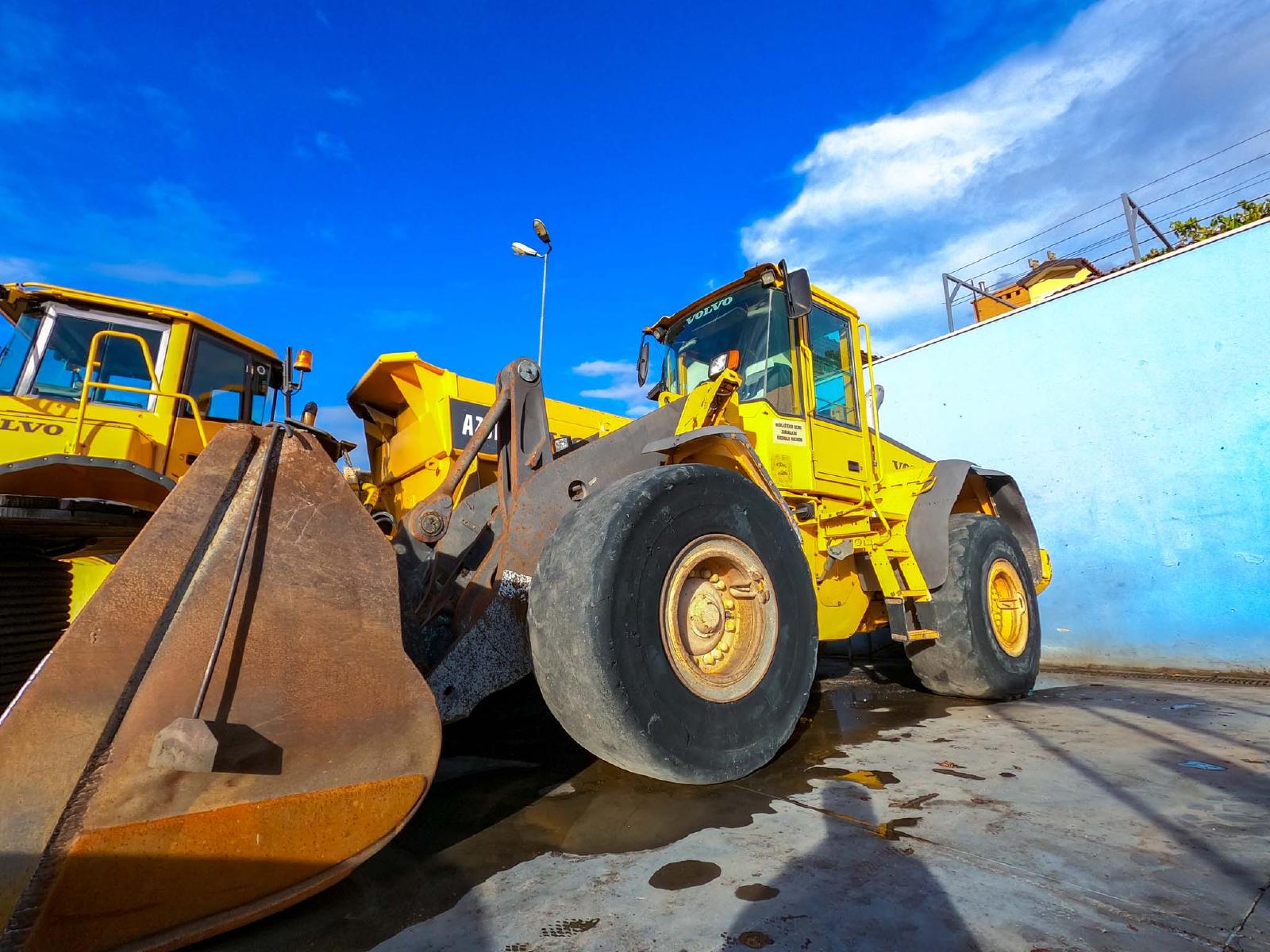 VOLVO L110E front loader