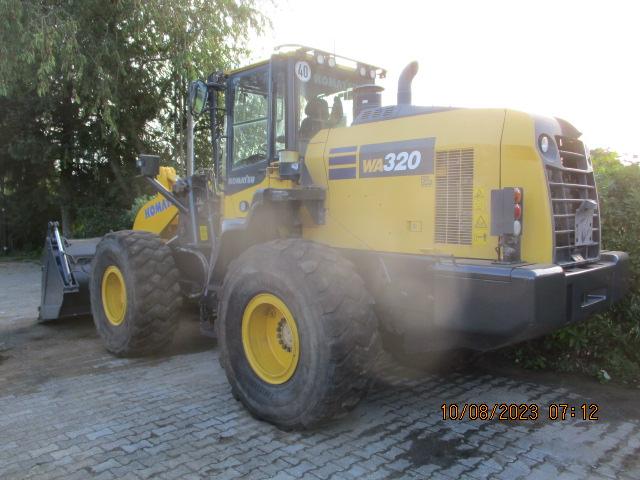 KOMATSU WA 320-3 front loader