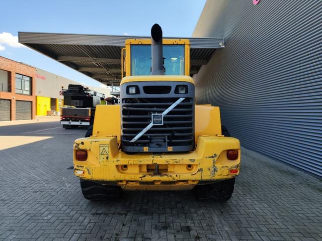 VOLVO L 90 E front loader