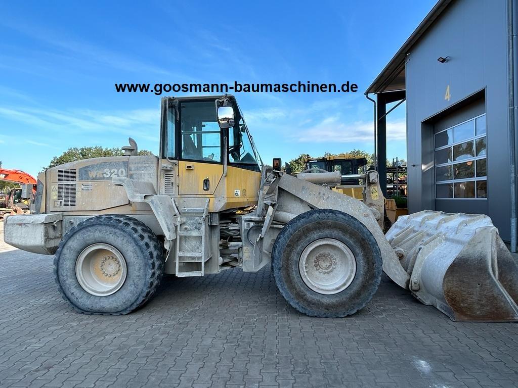 KOMATSU WA320-5 front loader