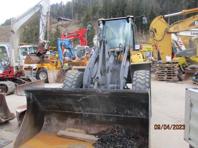 VOLVO L 40 front loader