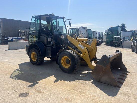 KOMATSU WA80M-7 front loader