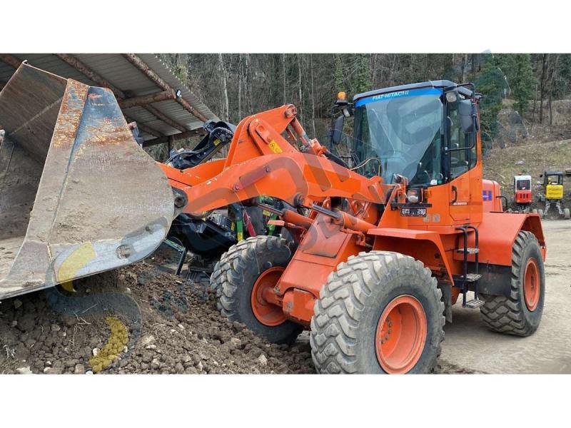 HITACHI W 130 front loader