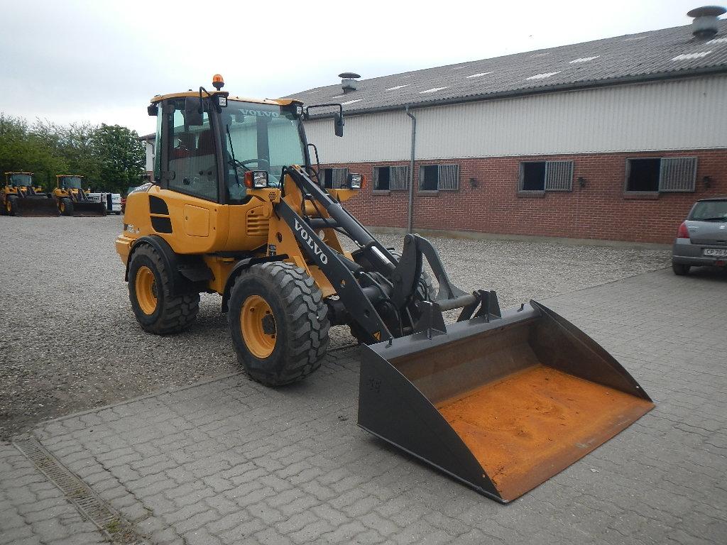 VOLVO L25F front loader