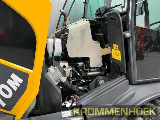 KOMATSU WA70M-8E0 front loader