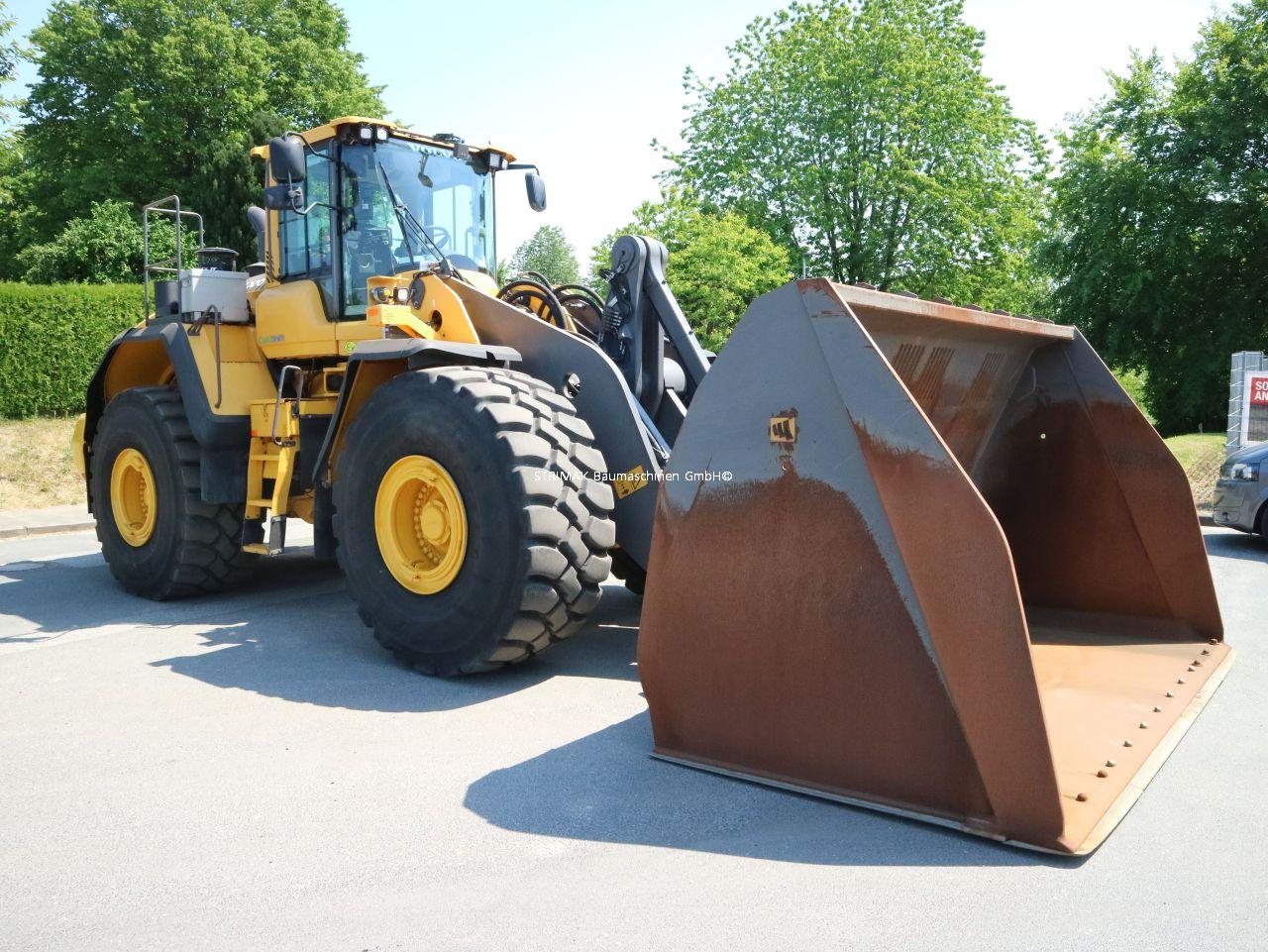 VOLVO L220G front loader