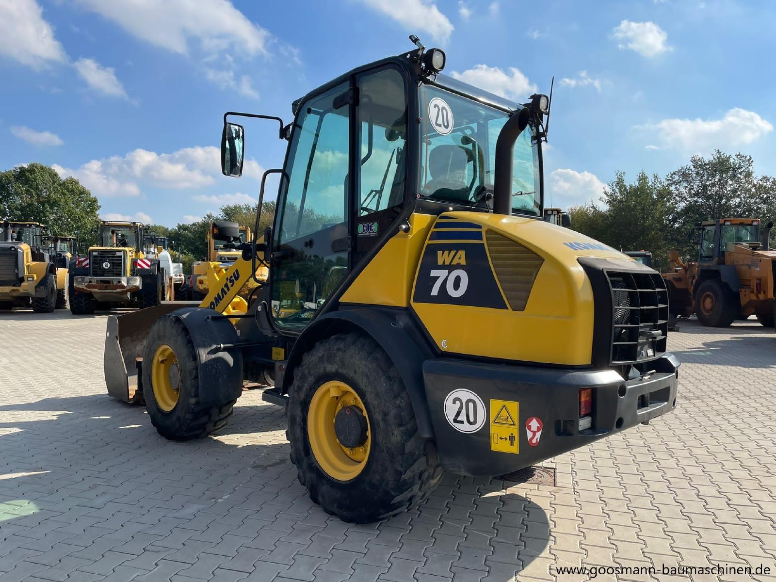 KOMATSU WA70-7 front loader