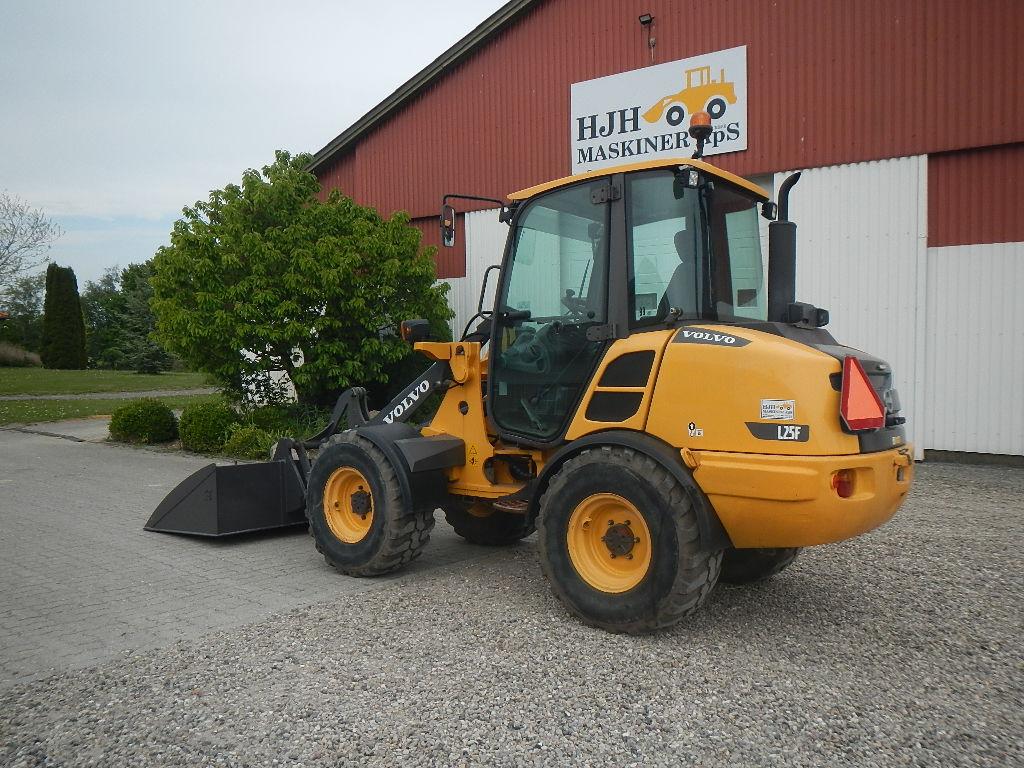 VOLVO L25F front loader