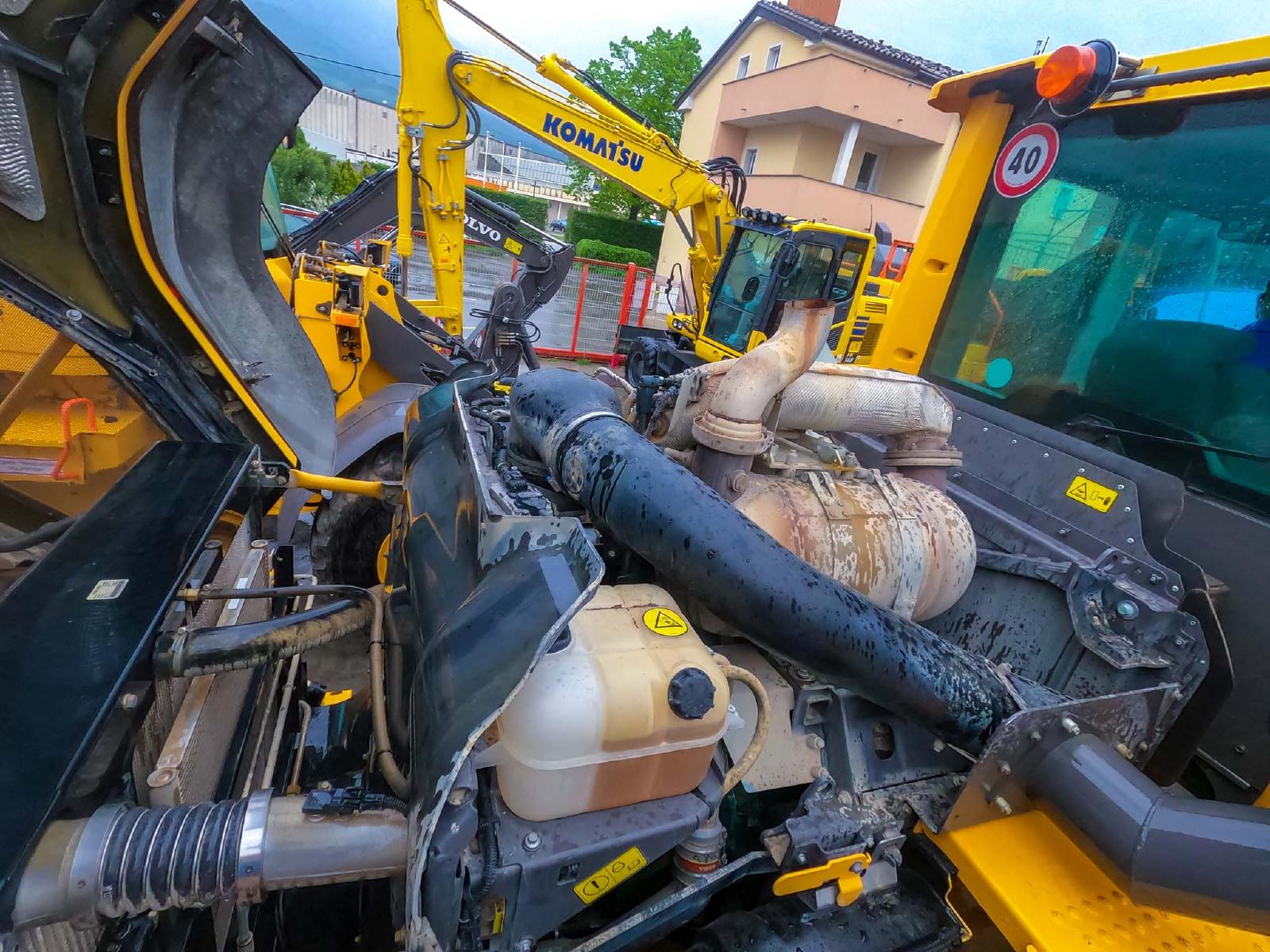 VOLVO L110H front loader