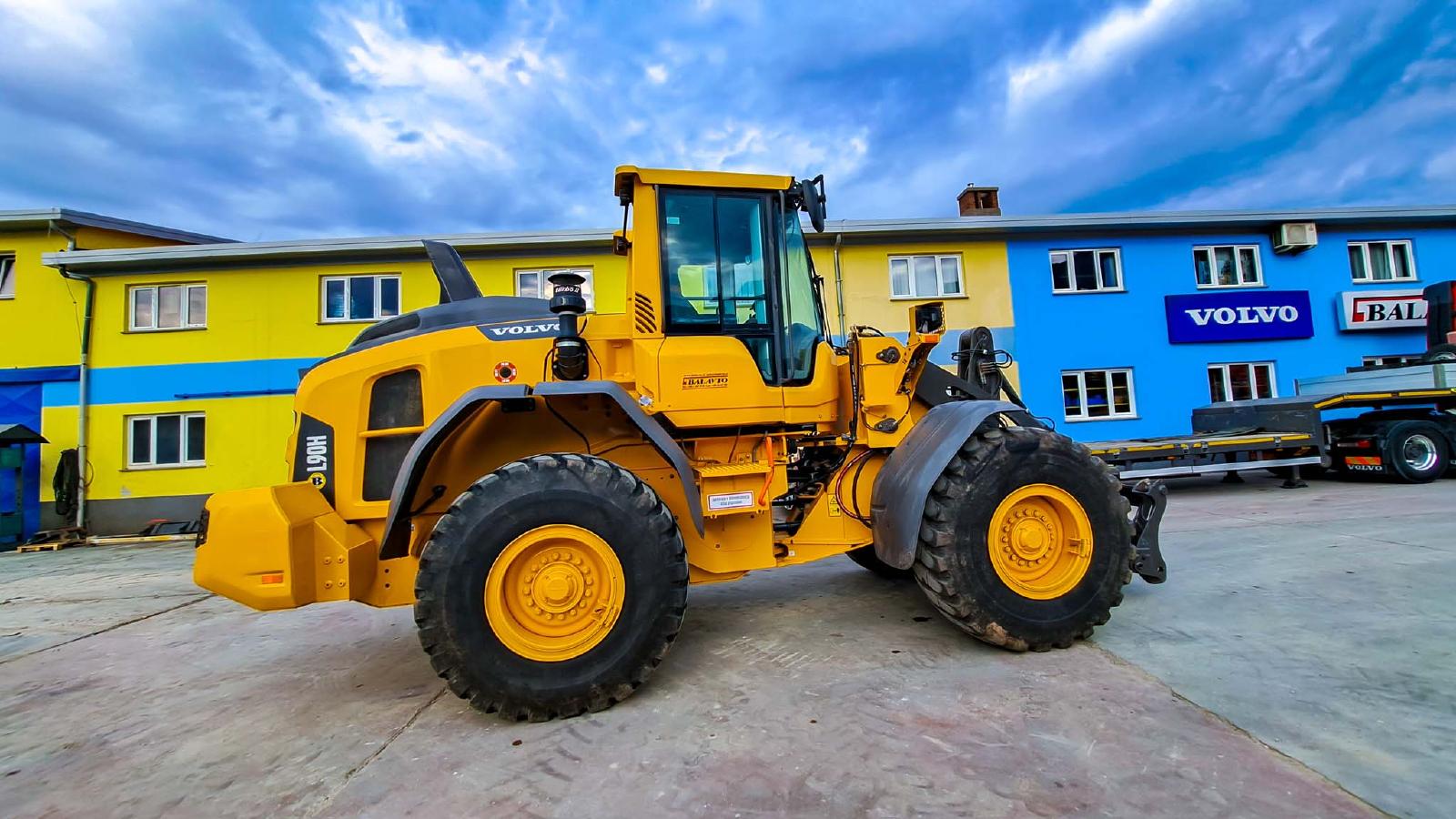 VOLVO L90H front loader