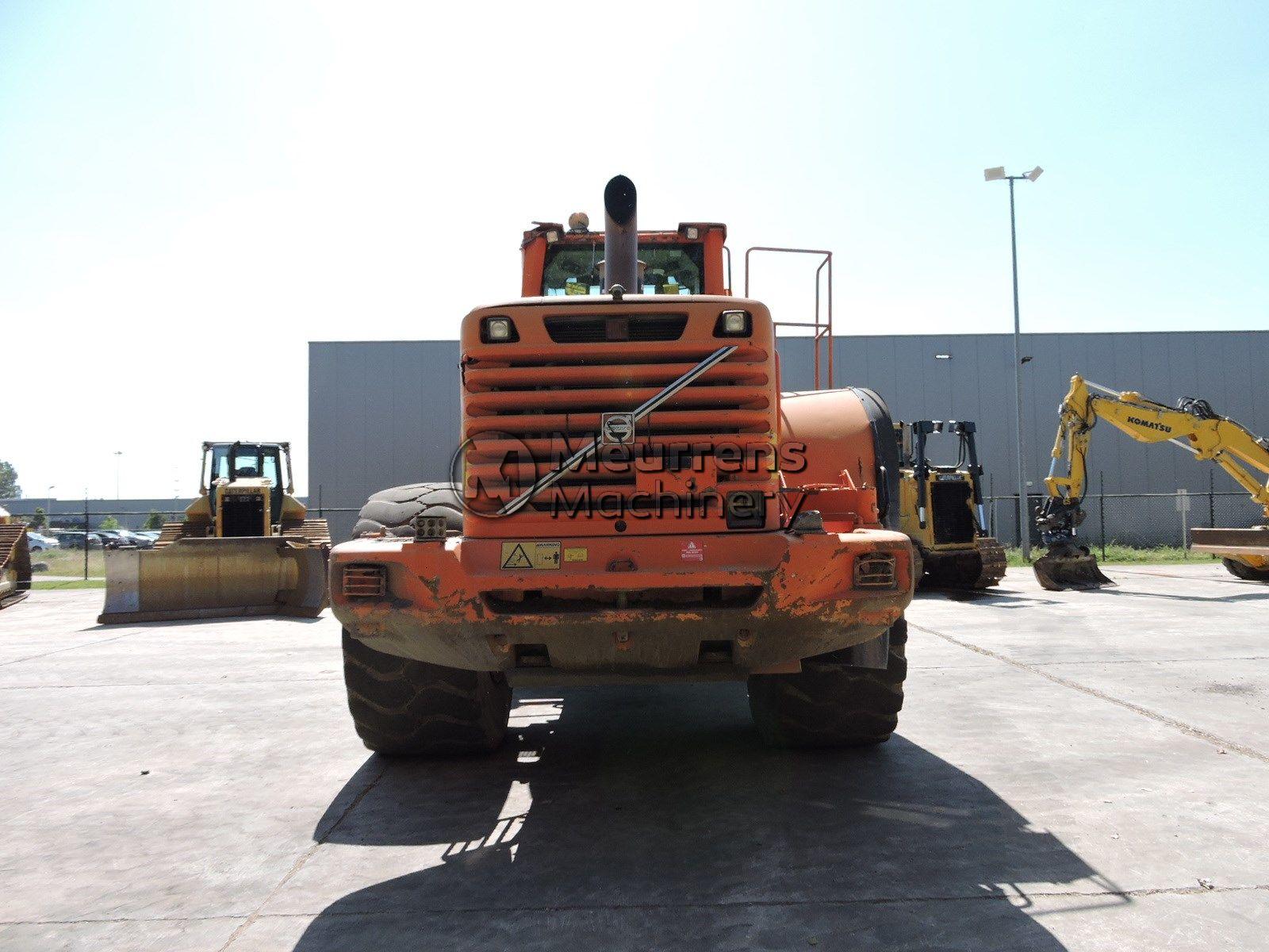 VOLVO L220F front loader