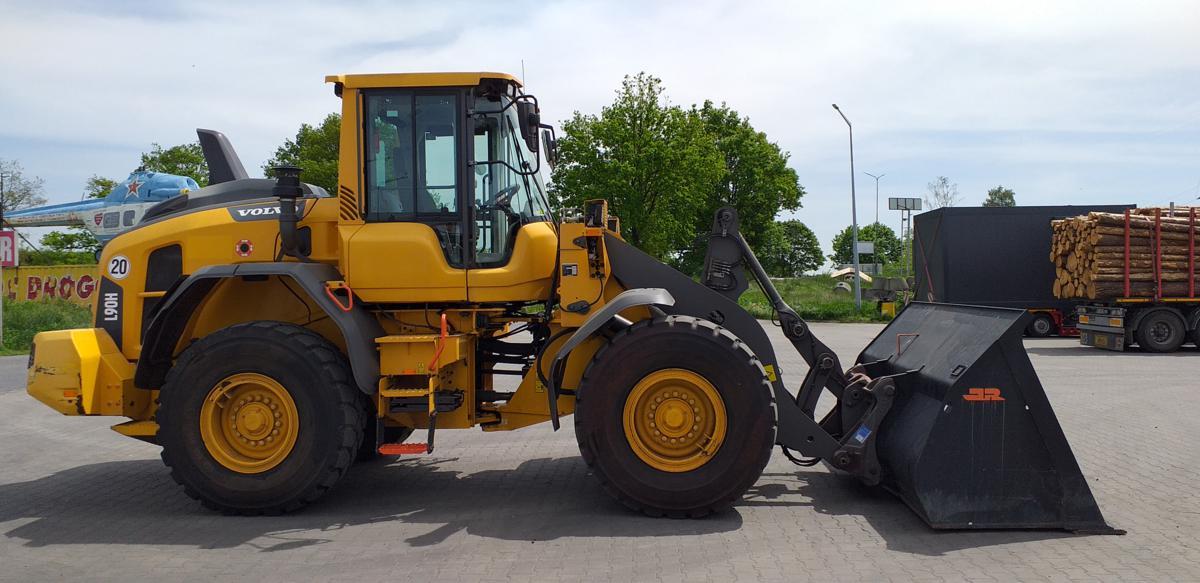 VOLVO L 90 front loader