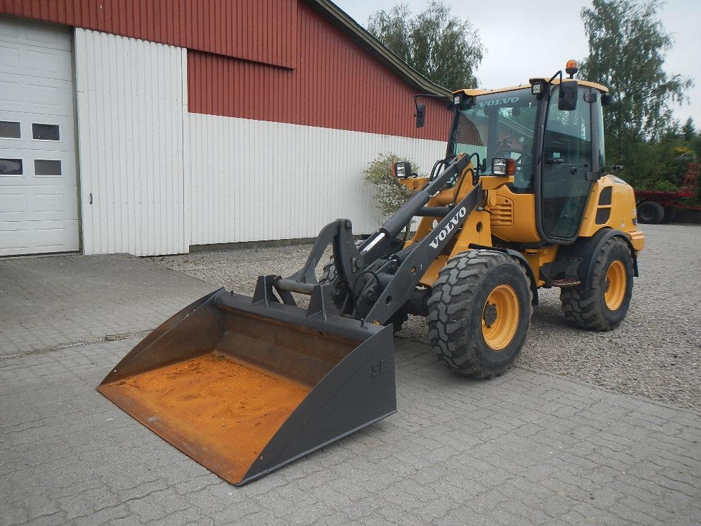 VOLVO L25F front loader