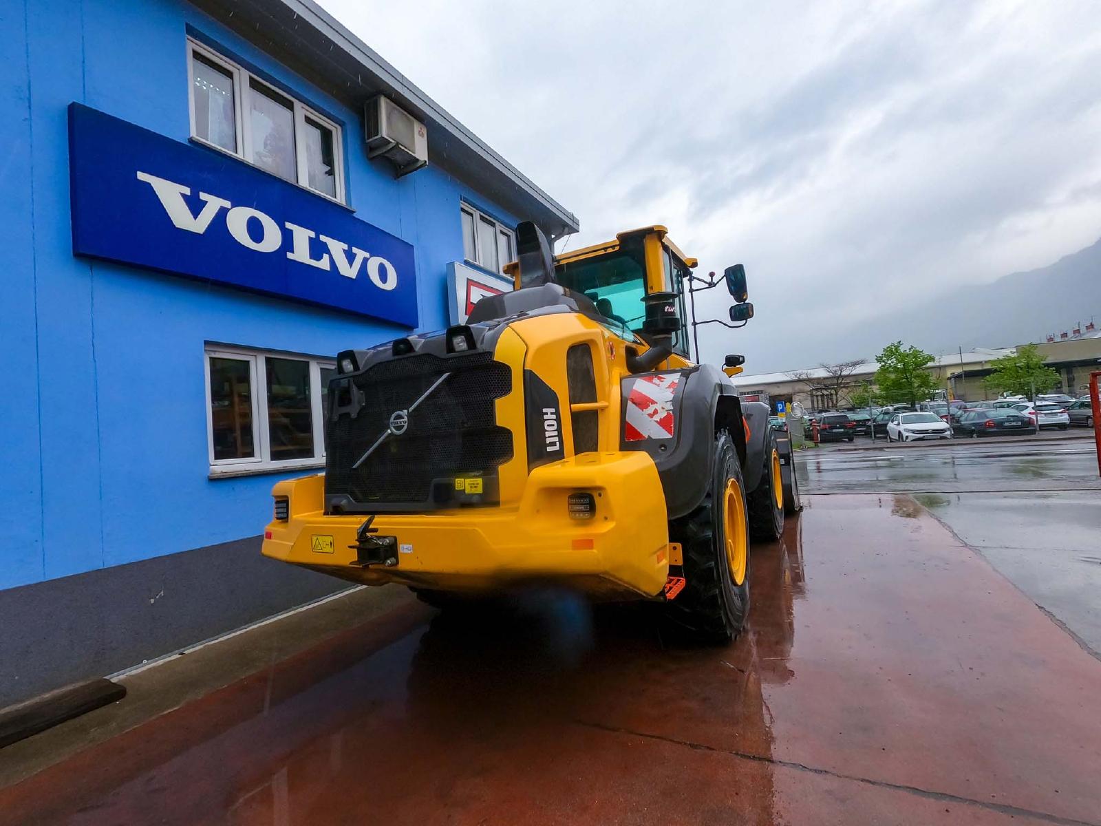 VOLVO L110H front loader