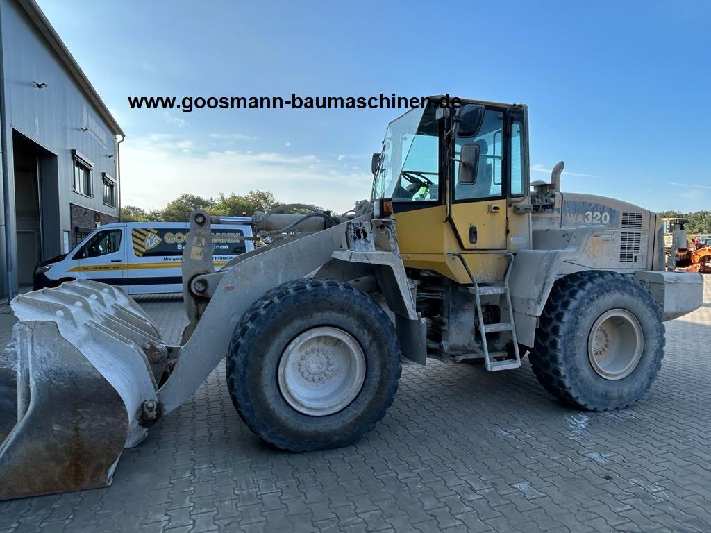 KOMATSU WA320-5 front loader