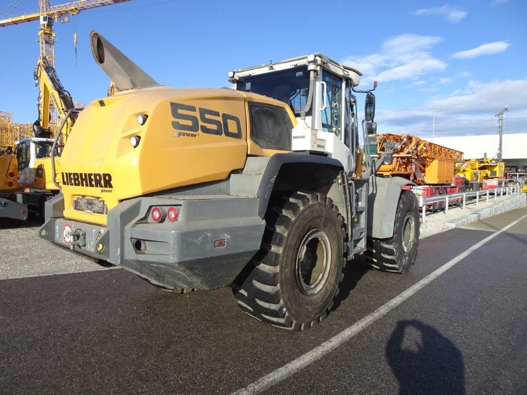 LIEBHERR L 550 XPower front loader