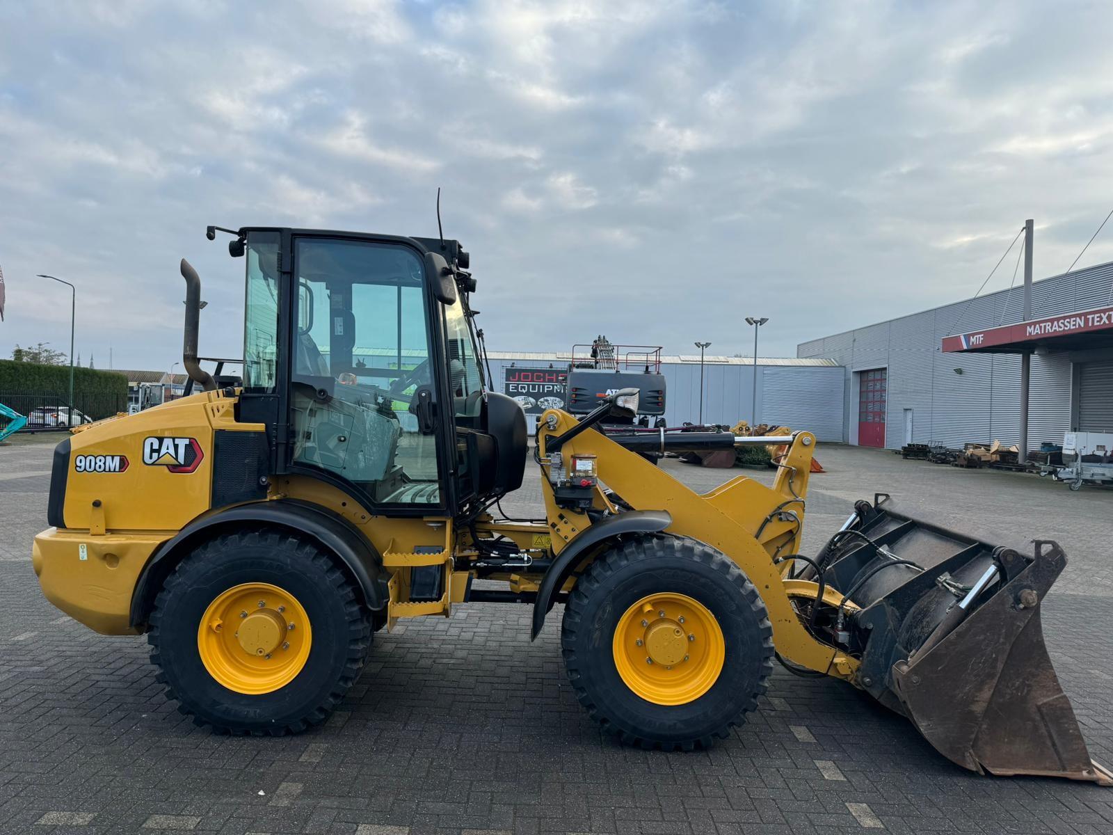 CATERPILLAR 908M front loader