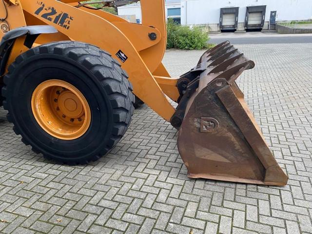 CASE 721 E front loader