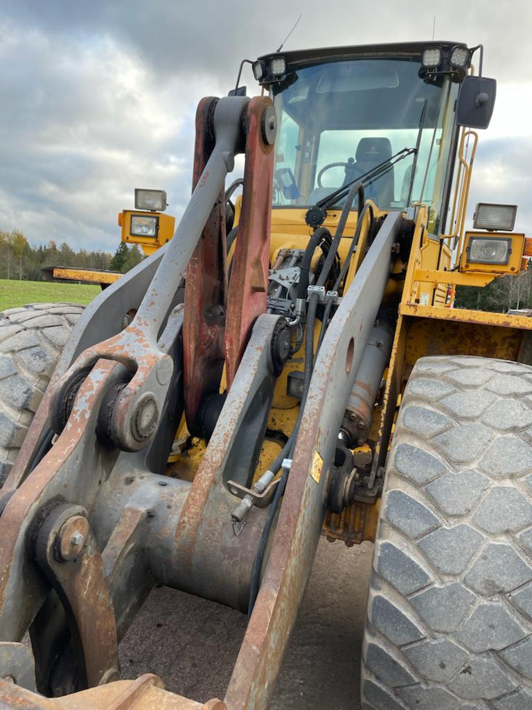 VOLVO L120C front loader