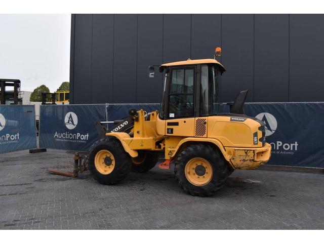 VOLVO L30G front loader