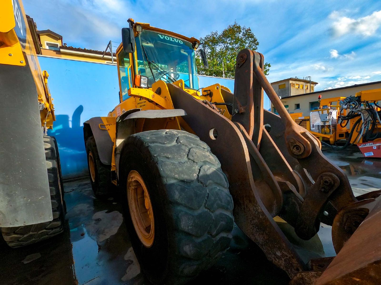 VOLVO L110E front loader