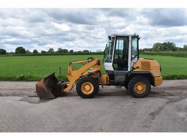 LIEBHERR L 506 Compact front loader