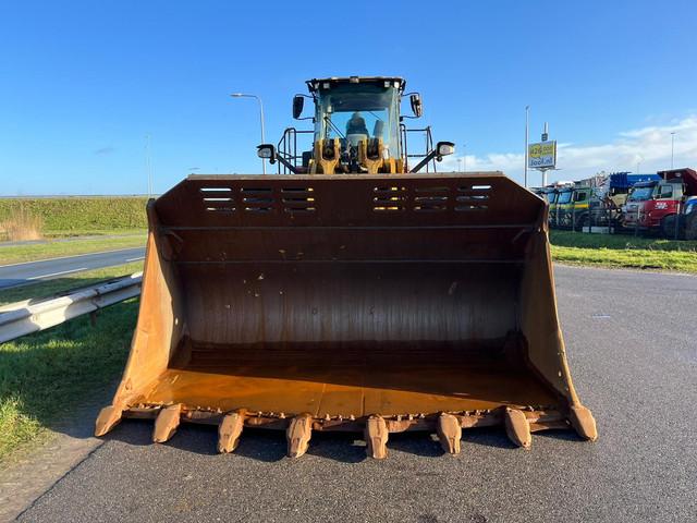 CATERPILLAR 982M front loader