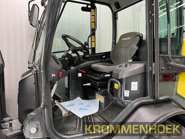 KOMATSU WA70M-8E0 front loader