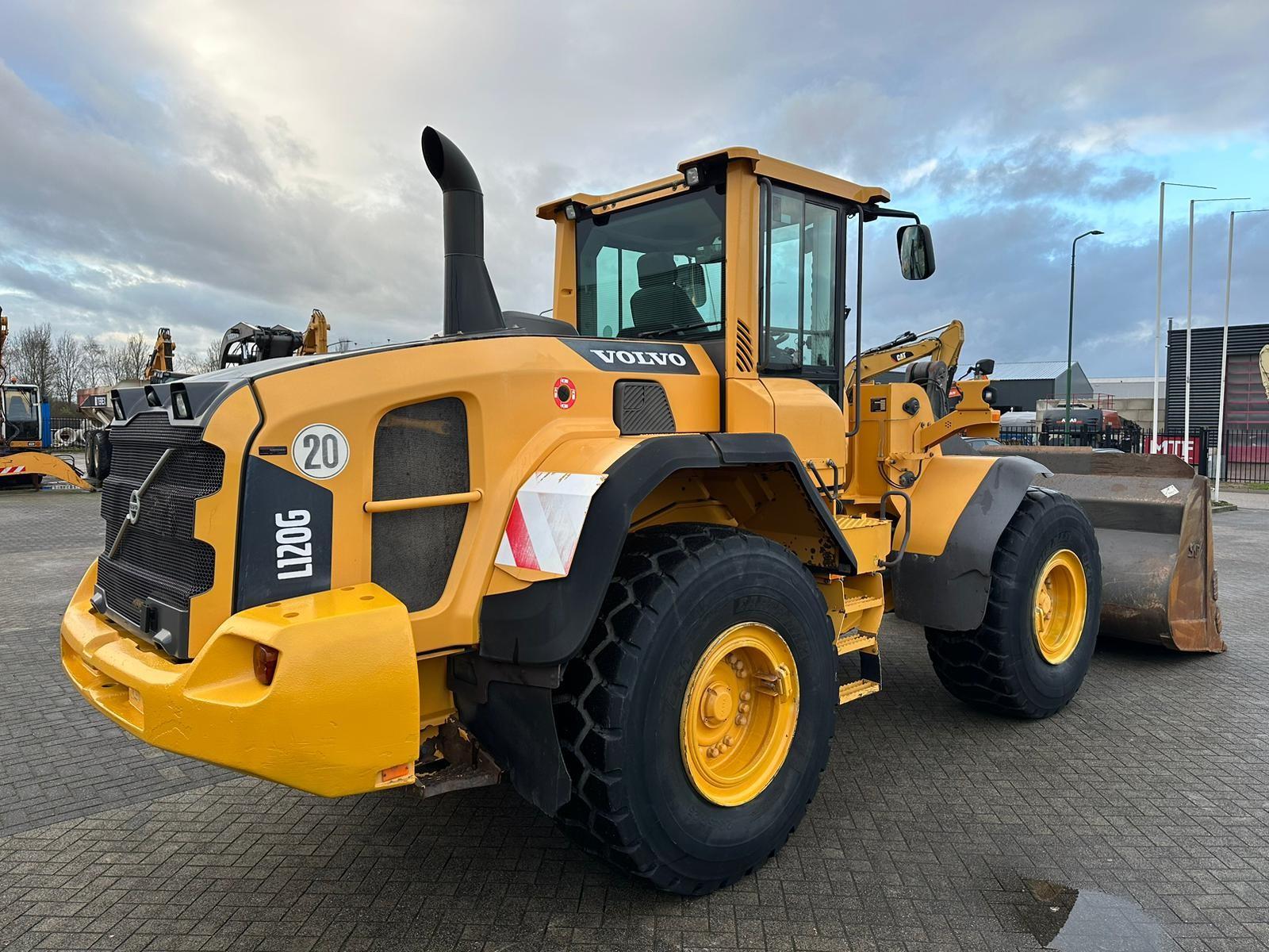 VOLVO L120G front loader